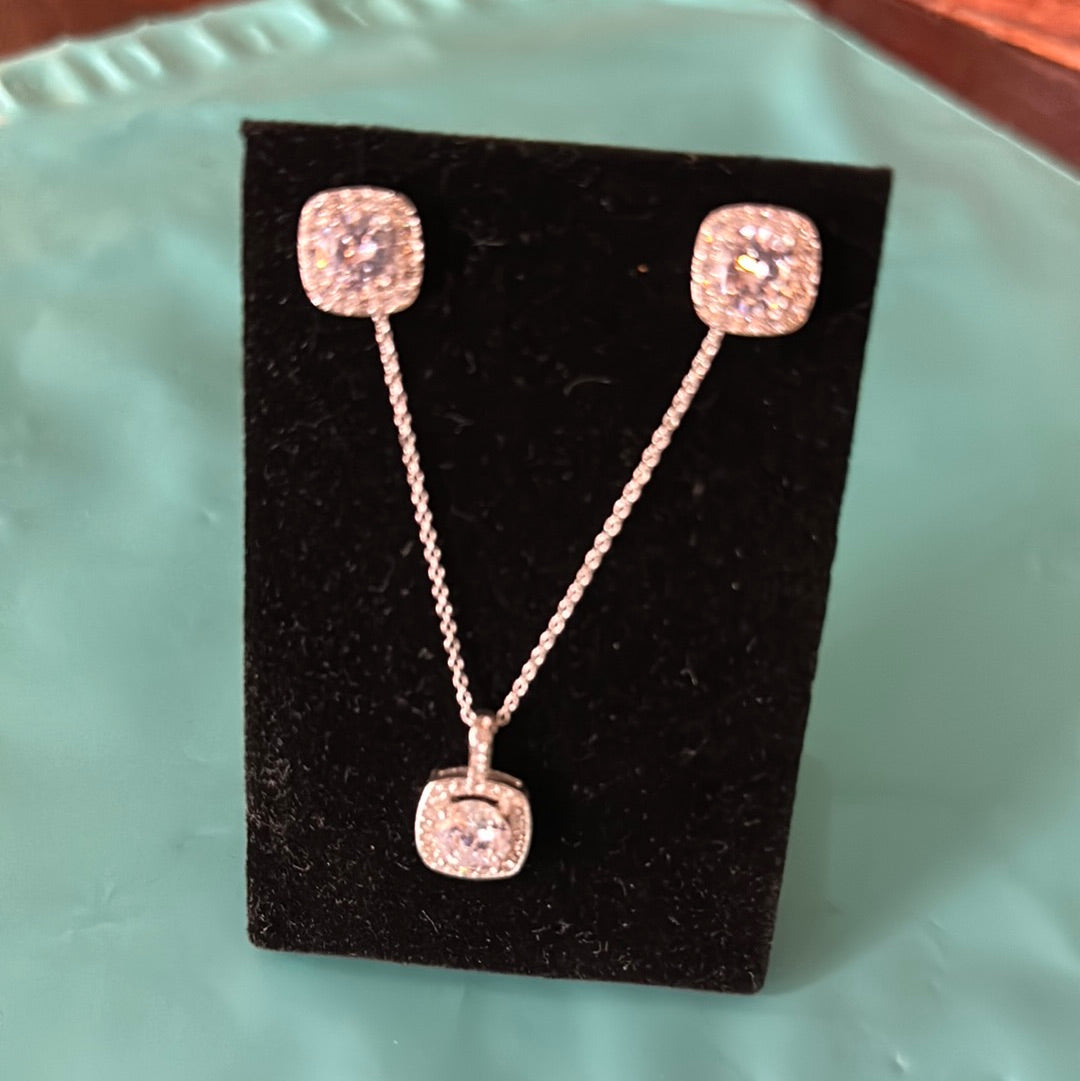 Crystal necklace set