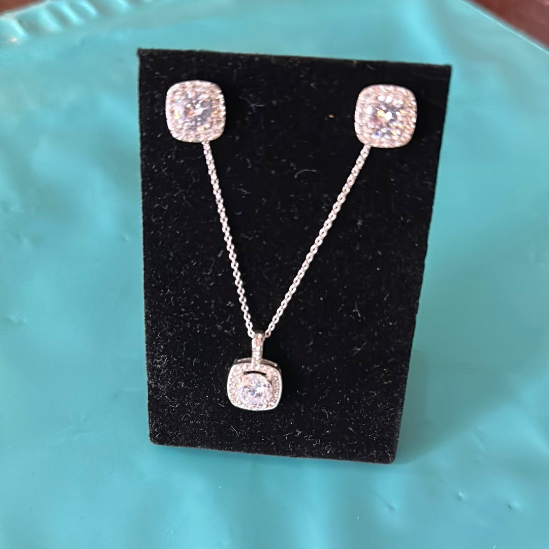 Crystal necklace set